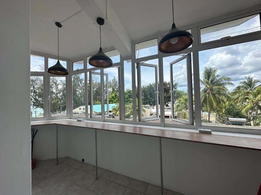 3 Bedroom Beachside Apartment - 30 Secs From Beach Flic-en-Flacq المظهر الخارجي الصورة